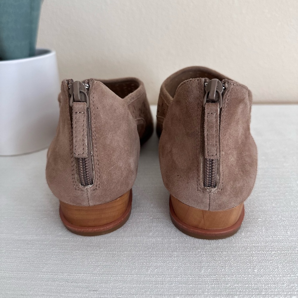 Violet & Red Pippa Tan Perforated Suede Low Wedge Sandals Women’s 8.5M - Picture 11 of 14